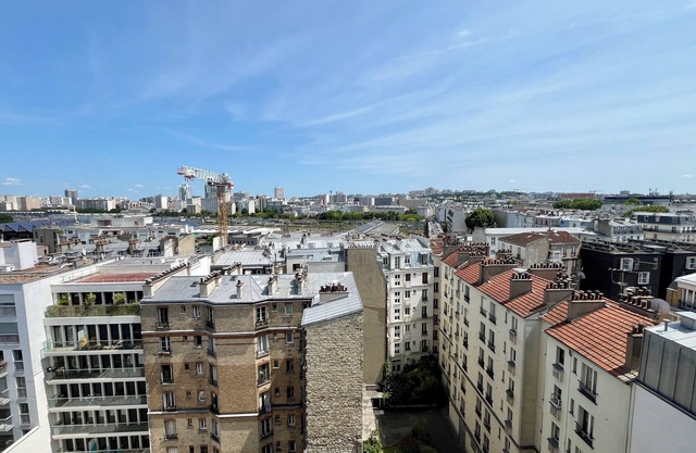 Spacious studio with unobstructed view near Gare du Nord
