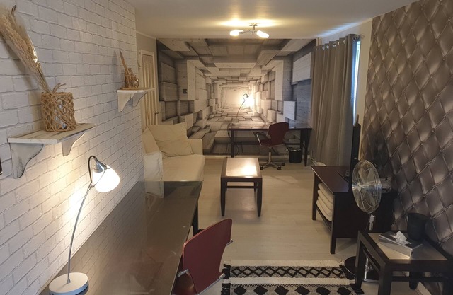 Spacious, Stylish Two-Bedroom Maisonette, Modern Amenities, Elegant Interiors