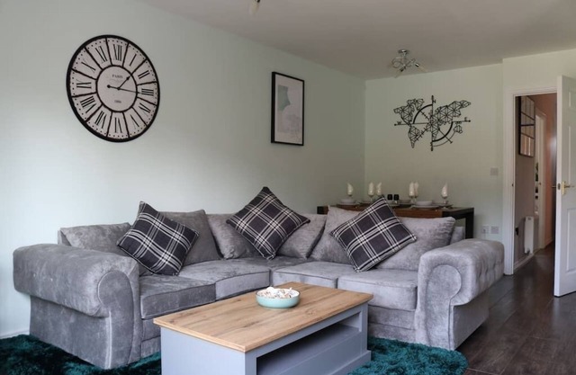 Spacious Townhouse Tipton, Ideal for Contractors, Travellers & Families