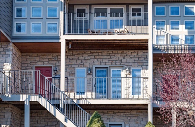 Spacious townhouse with beautiful views of Downton Cincinnati.