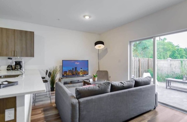 Spacious Townhouse with Free Parking in Miami