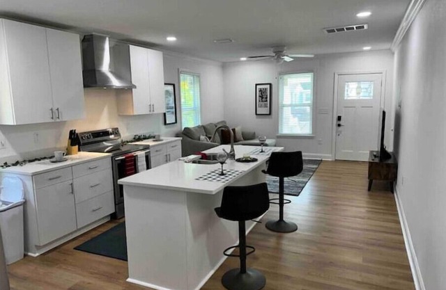 Spacious Urban Bungalow/w Free WiFI & Parking