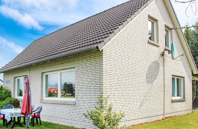 Spacious vacation home in the heart of East Frisia. Enjoy the wide view over the fields while relaxi