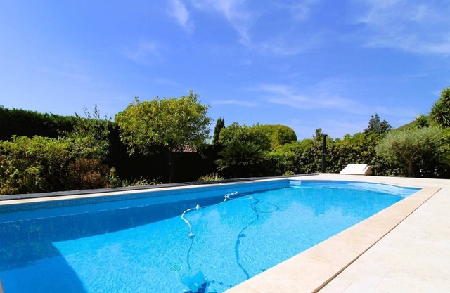 Spacious villa for 8 people, renovated and air-conditioned, with a pool and close to amenities at...
