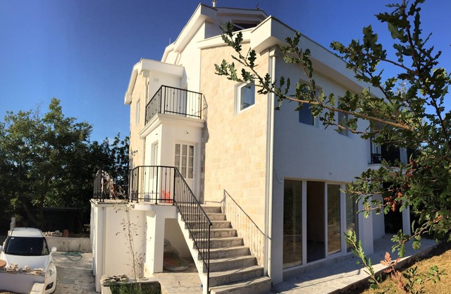 Spacious villa Patrick House with beautiful view of Tivat Bay