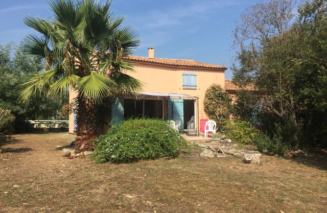 Spacious villa facing the sea - not overlooked and - Beach 2 min. walk -