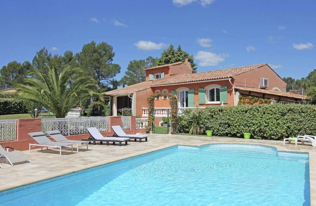 Spacious villa in Bagnols en Foret with private pool