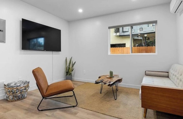 Spacious w/2BR 1bath - near DTLA East Los Angeles
