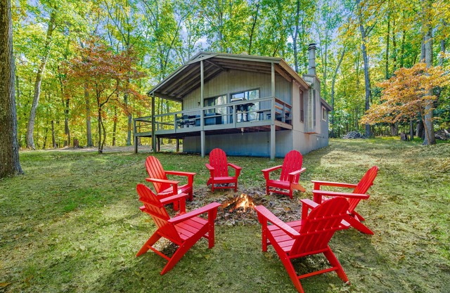 Spacious w/Hot Tub, Fire Pit, Deck, Grill and WiFi