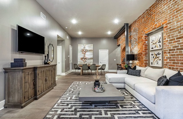 🥂Spacious Warehouse District Condo with Balcony 🥂 | The French 75