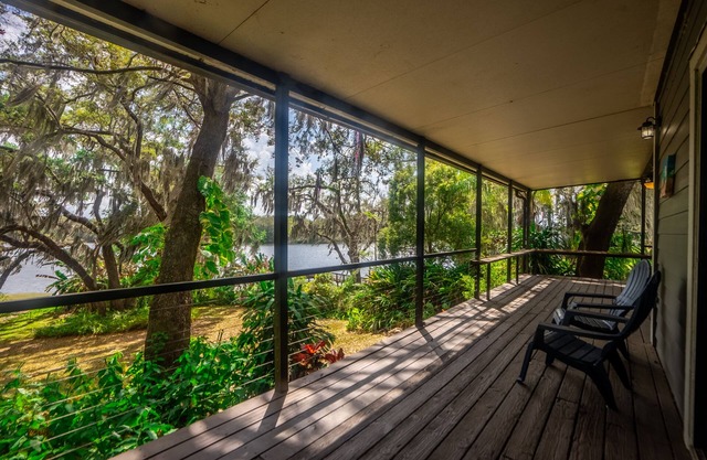 ☆Spacious Waterfront Oasis☆ Private Dock & Balcony