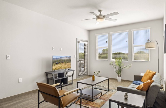Spacious Westgate CozySuites by stadium with pool 1