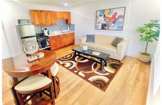Spacious XL 1BR 1BA w/pool access; near beach
