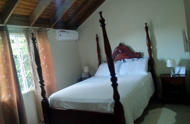 Spanish Palms Villa, in Spanish Town