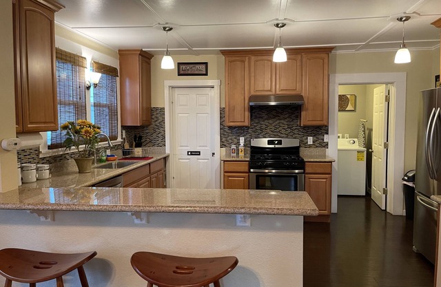 Sparkling Clean-Convenient location!