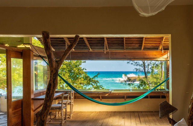 Special Low Rate, Tranquil Soaking Tub on Roof Overlooking Turquoise Beach