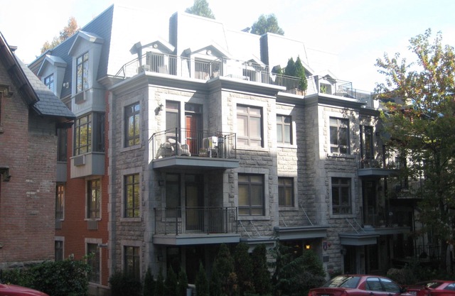 *SPECIAL RATES * 2 bedrooms condo with garage and terrasse - * GREAT LOCATION*