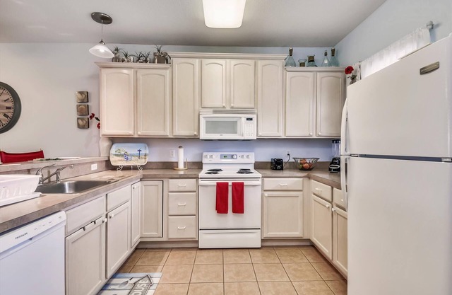 *SPECIALS AVAILABLE NOW!* LINENS & ACTIVITIES INCLUDED*! MINI WEEKS AVAILABLE ALL YEAR! 4 NIGHT MINIMUM! The Perfect Summer Get-away Destination!