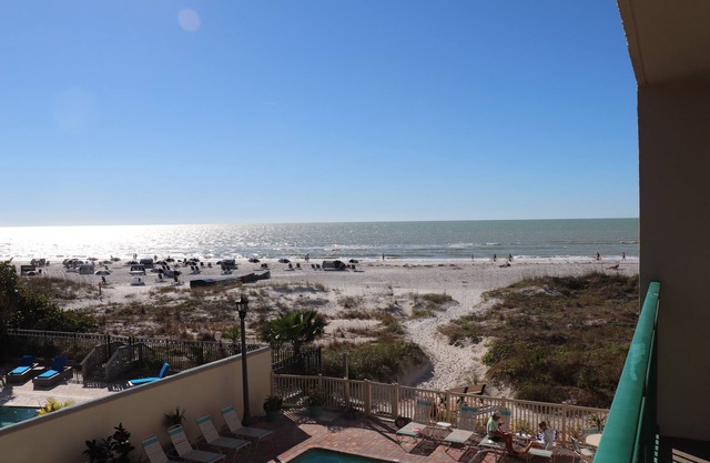 Spectacular Beachfront Condo-Private Beach/No Fees