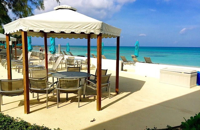 Spectacular Beachfront Condo, Seven Mile Beach - Ground Floor!