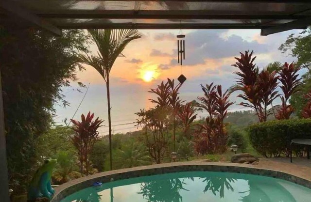 Spectacular ocean view just minutes away from Dominical beach!