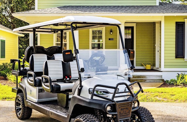 Spectacular Lake Front~Golf Cart, FREE Activities, Pool & HotTub, Gym
