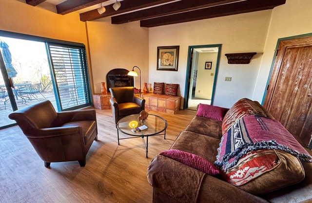 Spectacular Mountain Views- Newly Renovated!