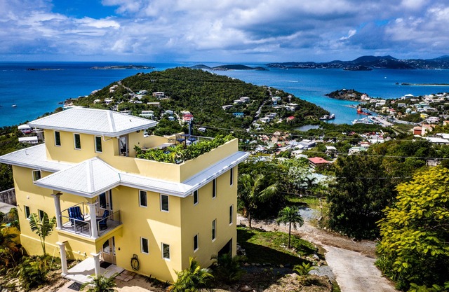 Spectacular Sunsets and Ocean Views in Brand New 2 Level Villa& Rooftop Terracen