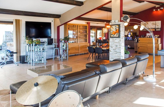 Spend an unforgettable vacation in this comfortable vacation home with pool and sauna!