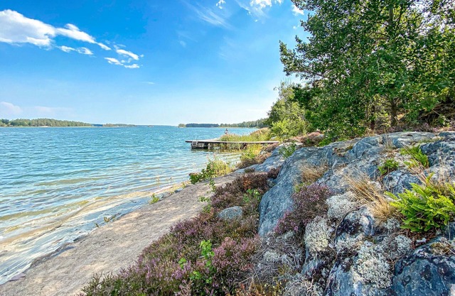 Spend relaxing vacations in this cozy cottage with sea view.