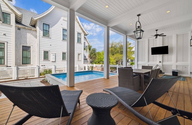 Spend Summer with Us! Private Pool! Carriage House! Two Golf Carts!