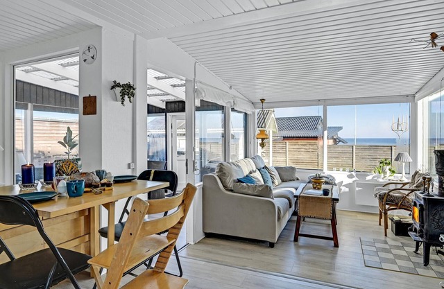 Spend your holiday in this holiday home on Djursland, just a few metres from the beach.