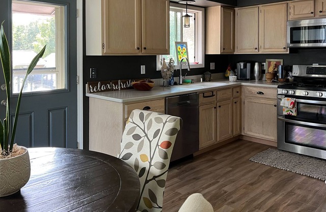 Splendid home with gas grill, deck, wood-burning fireplace, kitchen, & crib