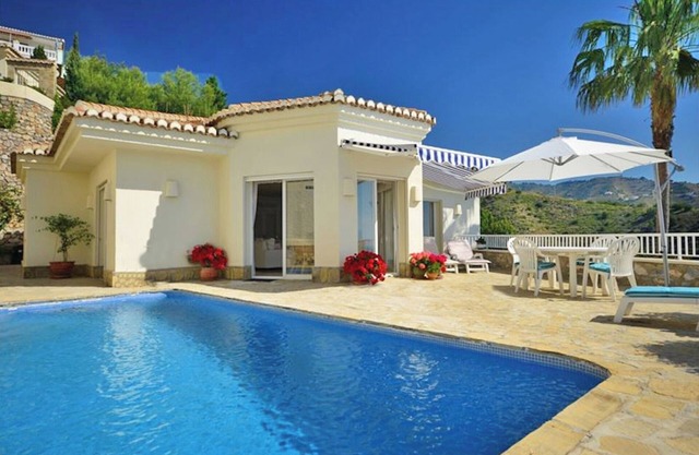 Splendid modern andalusian villa with fantastic sea views near Almunecar