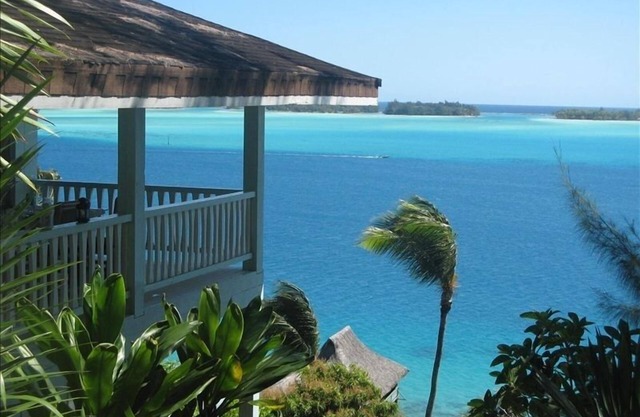 Splendid Villa Overlooking the Lagoon of Bora Bora. Honeymooners & Families