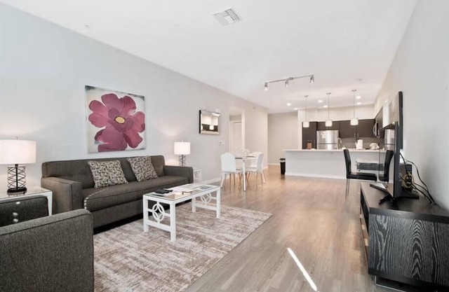 Sports Lounge w/bar | Heated Pool & Spa | Redwood City Downtown