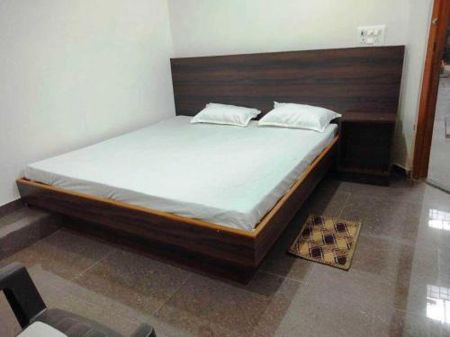 SPOT ON 81055 Bgn Guest House Rooms