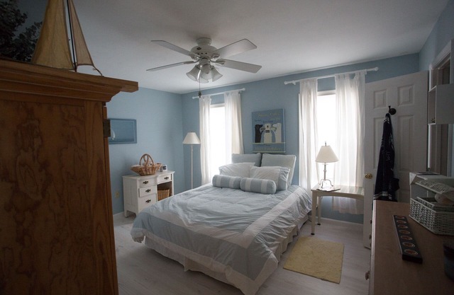 Spotless and mile from the beach