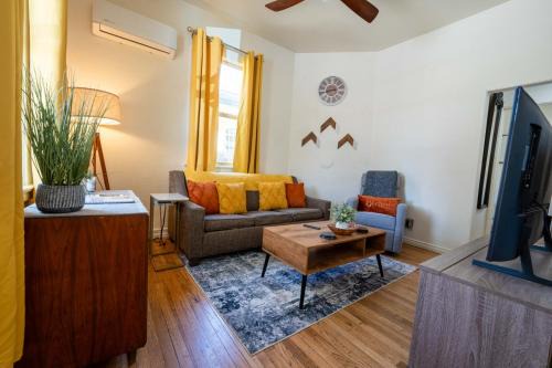 Spring Oasis Tucson 1BR 5 Min to UofA and Fun