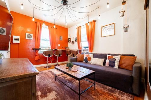 Spring Serenity Chic 1BR Apt Walk to UofA