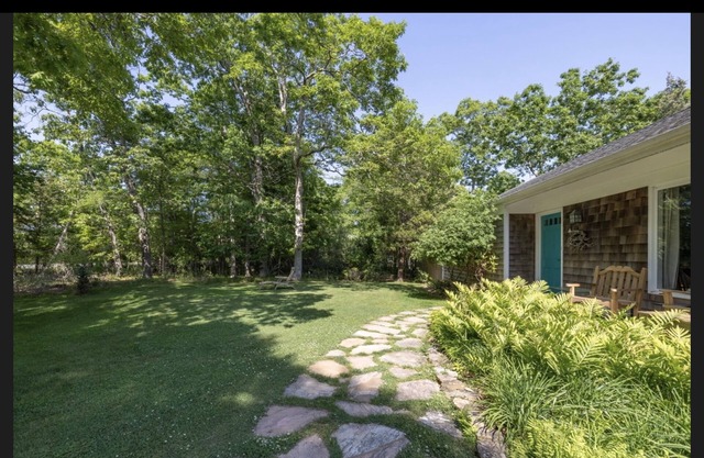 Springs/Amagansett area. Walk to bay. Private/4 bedrooms
