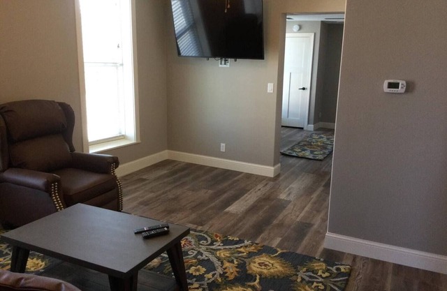 Square View Inn Suite 4