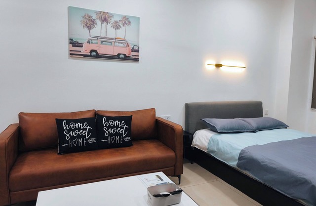 SS15 Courtyard Sunway Studio Google TV Netflix 100m to LRT