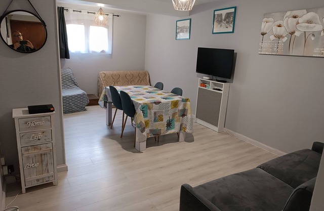 ST CYR/MER, 1-room apartment on the ground floor/31m2 near the beach 1 to 5 p?