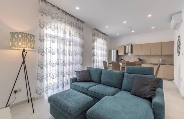 ST JULIANS CENTRAL/SPACIOUS 3 BEDROOM APARTMENT