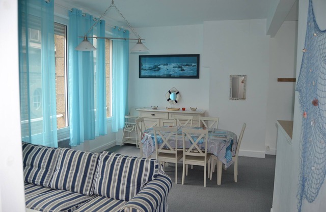 ST-MALO Intra-Muros, 2 bedrooms, elevator, 100 m from the sea