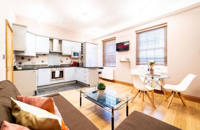 St Paul Cathedral-City of London]London Apartment