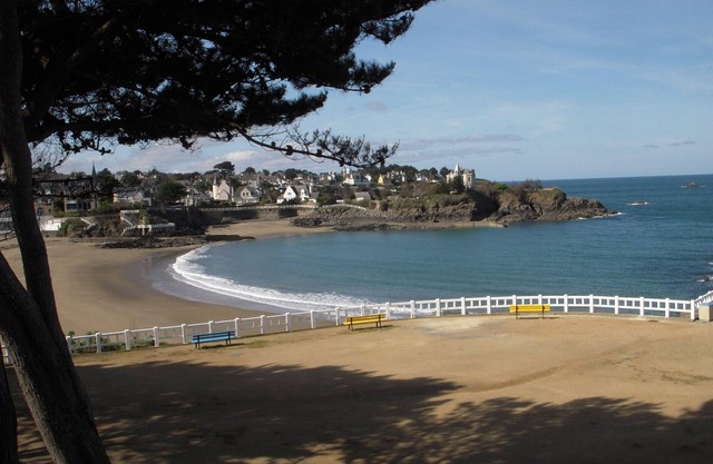 St Quay Portrieux apartment T2, south terrace.50m from the beach,private parking