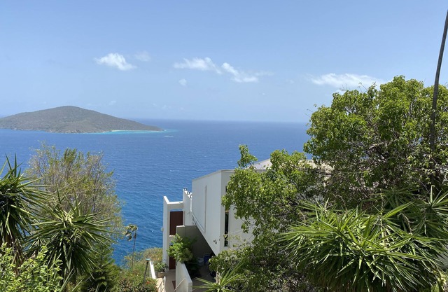 St Thomas Ocean View hide away!