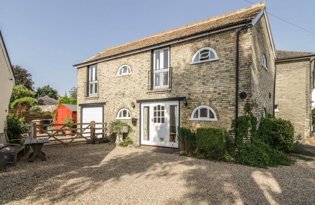 STABLE COTTAGE, family friendly in Sudbury
